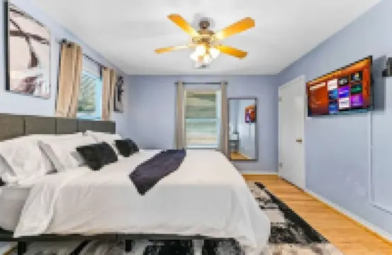 Sunset Serenity -Lakefront- HotTub - TheatreRoom - FirePit - GameRoom - BoatDock