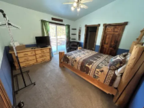 6 Bedroom Mountain Retreat  37 Acres, Close to Hwy 285, Borders National Forest Hotels in Bailey