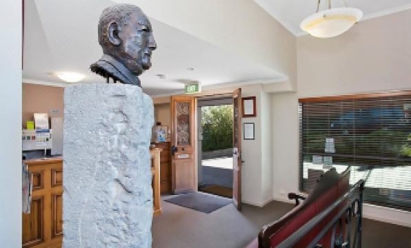 Quality Inn & Suites The Menzies - Housity