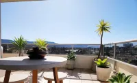 Your Luxurious Wollongong Getaway! High end CBD apartment with city views