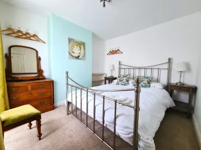 Edwardian House in the Heart of Weymouth 200m from Sandy Beach by the Sea