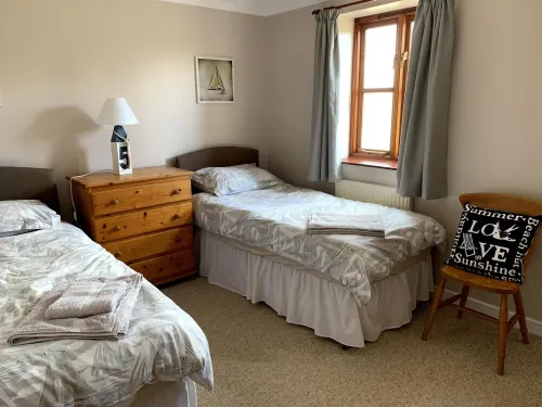 Gatekeeper cottage overlooking lake Hotels in East Ruston