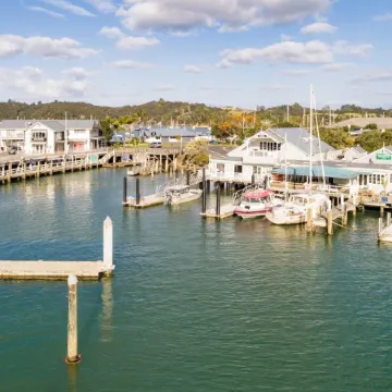 The Landing Overwater. Bay of Islands, NZ. Отели в г. Опуа