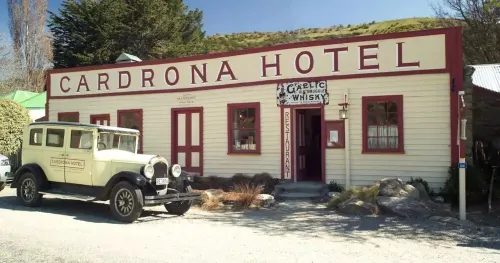 Studio 26 - One Bedroom with Pool Hotels in Cardrona