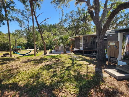 Escape to Your Cozy Waterfront 2-Bedroom Cottage, Kayaks & Canoes Included!