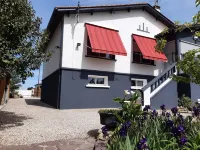 Totally independent apartment on the first floor of a detached house Hoteles en Bergerac