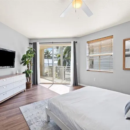 Yacht Club - Pet Friendly - Riverfront - Downtown