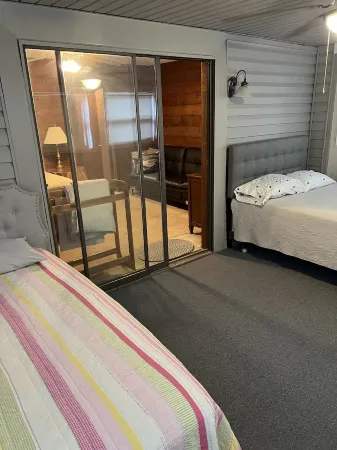 Spacious waterfront cabin located on the lower Sardis lake.