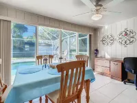 Incredible Whole Condo with Heated Pool and Jacuzzi Next to Venice Island/Beach