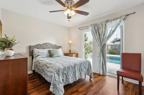 4-bedroom vacation home just 3 minutes to Florida Mall Hotels in Sky Lake