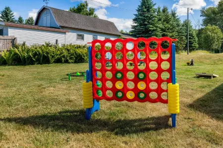 Main Side of Bear River House Отели рядом с достопримечательностью «Парк штата Петоски»