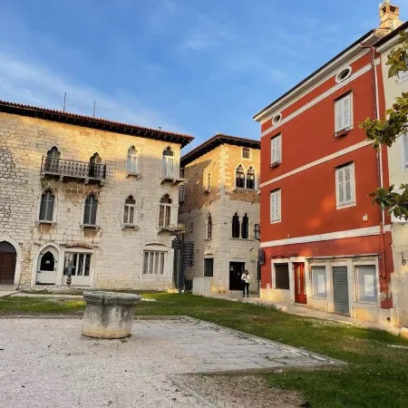 Historic Apartment, in pedestrian zone 50 mt from the sea.