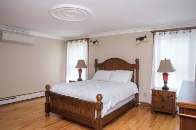 Rita’s Retreat Main House ~ Indoor Saltwater Pool ~ with Lake View! Hotels near Canadian Coast Guard College