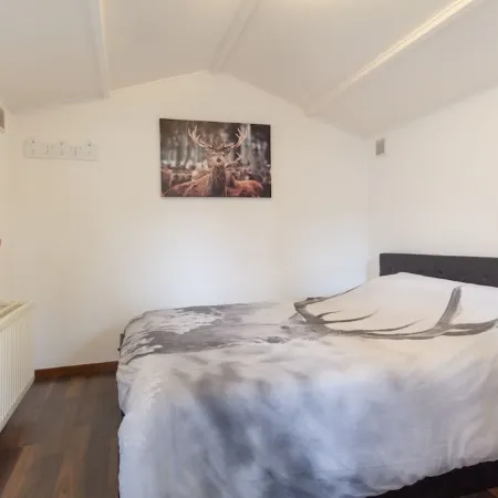 Veluwe Apeldoorn: spacious comfortable chalet + garden - beautiful child-friendly park Отели в г. Хундерло
