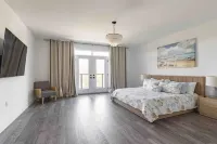 Spacious modern cottage with incredible views in the Bruce Peninsula Hotels in Georgian Bluffs