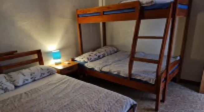 Juvy's Beach House - Entire ground floor of exclusive villa just by the beach فنادق في سیقیحور