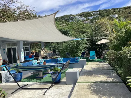BELLA TORTUGA - A Garden studio in charming St. Thomas with AC,Wi-Fi,Courtyard