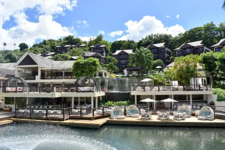 Marigot Marina Apartment 6a, with free Zoetry Hotel access Отели в г. Soucis