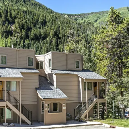 Entire 1BR apt, Sleeps 4, Wi-Fi, Close to Slopes