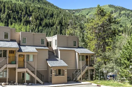 Entire 1BR apt, Sleeps 4, Wi-Fi, Close to Slopes