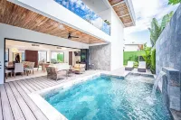 Spacious 7 Bedroom Luxury Villa Steps From The Beach, South Jaco!
