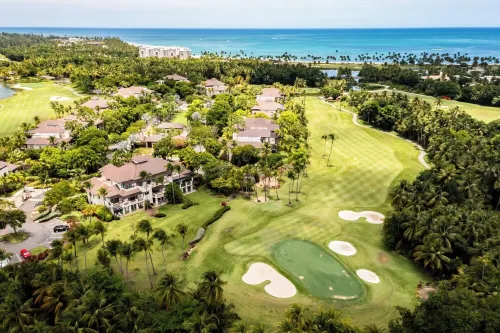 Luxurious Four Seasons PR Bahia Beach Villa; Golf, Pool, Tennis & Golf Cart Hotels in Zarzal