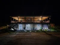 Clean, quite, private, fully furnished apartment!  호텔