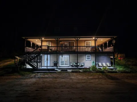 Clean, quite, private, fully furnished apartment! Hotels in 