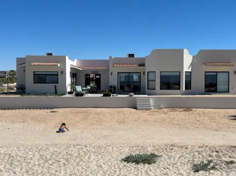 Seaside Oceanfront home La Oficina