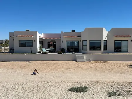 Seaside Oceanfront home La Oficina Отели в г. Rocky Point