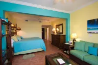 Grande Bay,  Surfside Renovated Beachfront Studio, Wifi,  Great Views