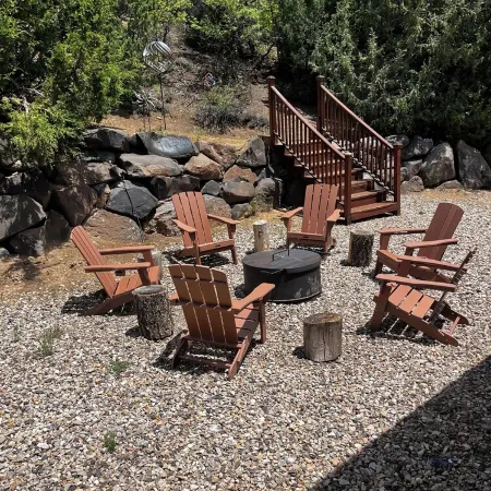 Private Luxury Cabin on 5 Acres, 4Bd 2.5ba Perfect Base Camp to N. Parks!