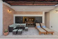 Casa San Francisco with pool, patio and bbq grill