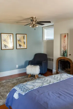 Spacious Downtown 5 bedroom historic house! Close to Everything Downtown! Отели рядом с достопримечательностью «Confederation Centre of the Arts»