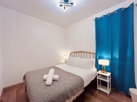 Casino Close Comfort walk to the falls 6-bedroom sleeps 12 with AC and WiFi USA