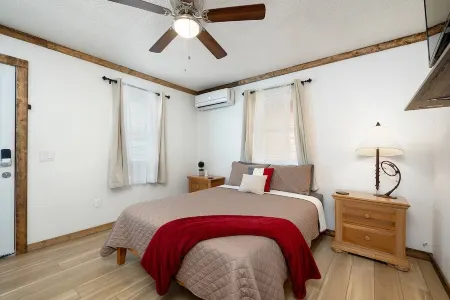 A3 Wally's downtown by The Landing & Convention Отели рядом с достопримечательностью «The SKY Deck at Parakeet Pete's Waterfront Zipline»