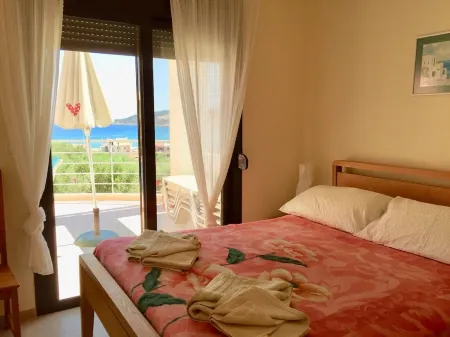 Almyrida Apartments, Large pool, 5 minutes walk from beach Отели в г. Almyrida