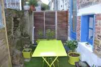 Fisherman's cottage , parking possible, 80 m from the sea, garden, 5 per, wifi