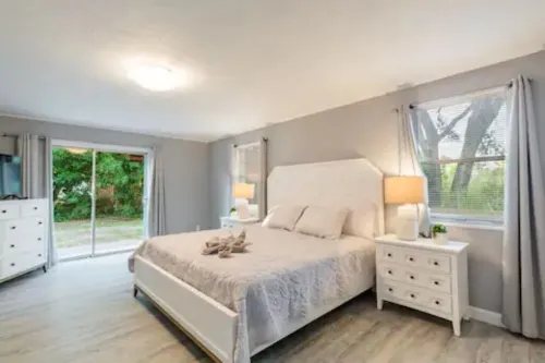 4/2 Spacious Downtown SRQ Home!