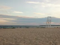 Cape Cod Cottage, Short Walk to Wequaquet Lake Private Beach and Cranberry Bogs