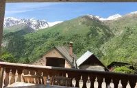 Chalet with nice view, garden and hot tub. Ideal for skiing and cycling!