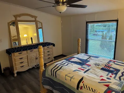 Cozy 3-bedroom mobile home in tranquil Clayton, Free Boat Tour 5 Days+