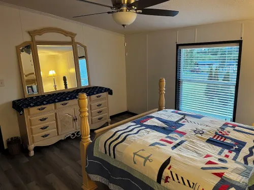 Cozy 3-bedroom mobile home in tranquil Clayton, Free Boat Tour 5 Days+ Hotels in Clayton