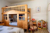Brighton family bach - sea views, close to beach, park & shops, pet friendly!