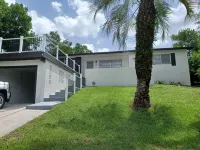 Cozy and Beautiful Home. When booking 1 week or more ask about our discount. Hotels in Beverly Hills