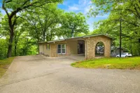 Lake front - Newly renovated - Gorgeous Views - Close to trails!