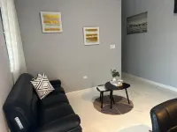 Cozy 1 Bedroom In The Quiet Of Diamond Estate. Equipped With All Amenties.