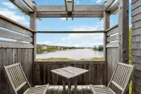 Cozy Bells Cove Retreat – Stylish Loft with Harbour Views & Walkability