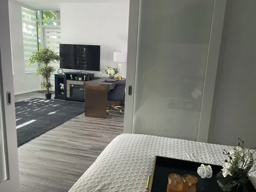 Stylish 3-bed Toronto Waterfront Suite. 15 minutes from Union Station