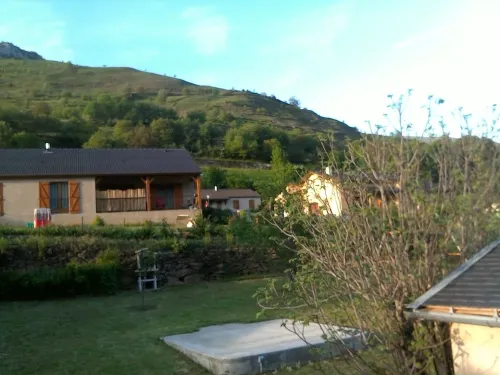 The Pyrenees footbridge Hotels in Unac